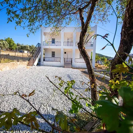 Tatil Evi Peaceful House With Garden And Terrace Surrounded By Nature In Bodrum